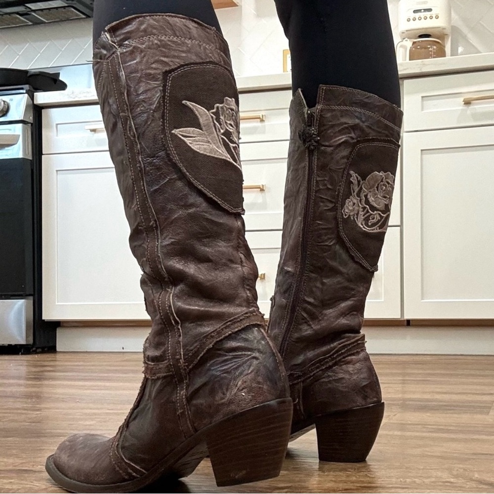 Siren by Mark Nason Villa Boot
Dark Brown Rare Vintage - Picture 2 of 16